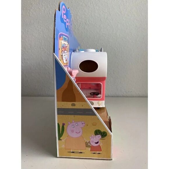 Peppa Pig Peppa’s Family MOTORHOME Vehicle To RV Playset With 4 Figures NEW - Picture 11 of 12